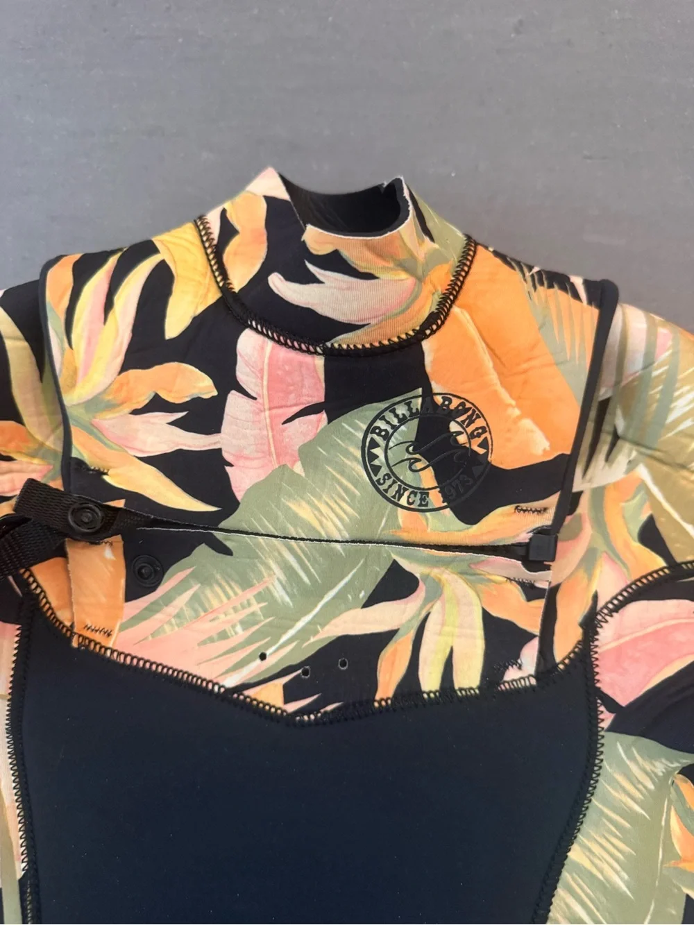 Billabong Girls 4/3 Wetsuit with Yellow Peach Tropical - excellent condition